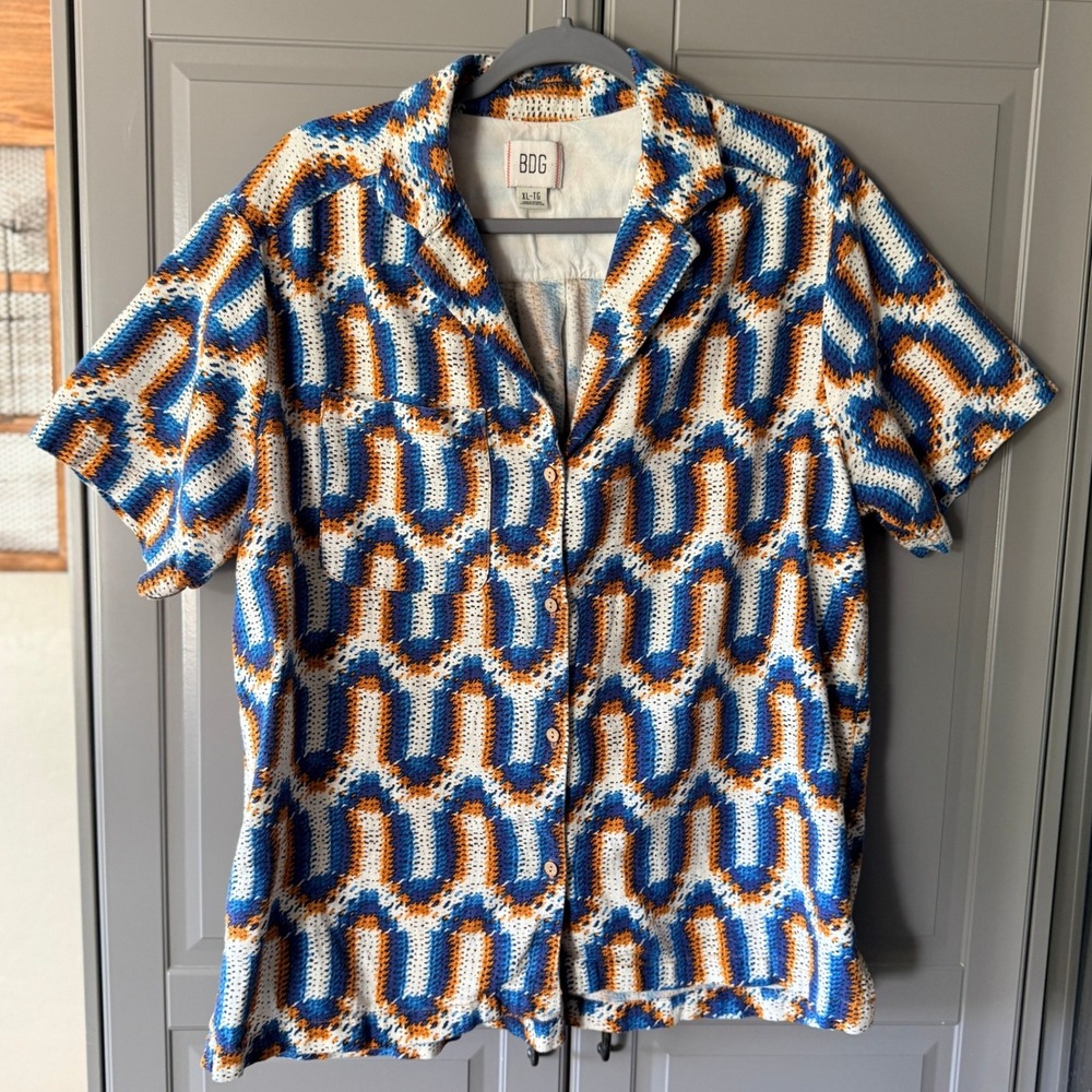BDG Urban Outfitters Women's Dylan Souvenir Button-Down Shirt, Blue Orange,XL